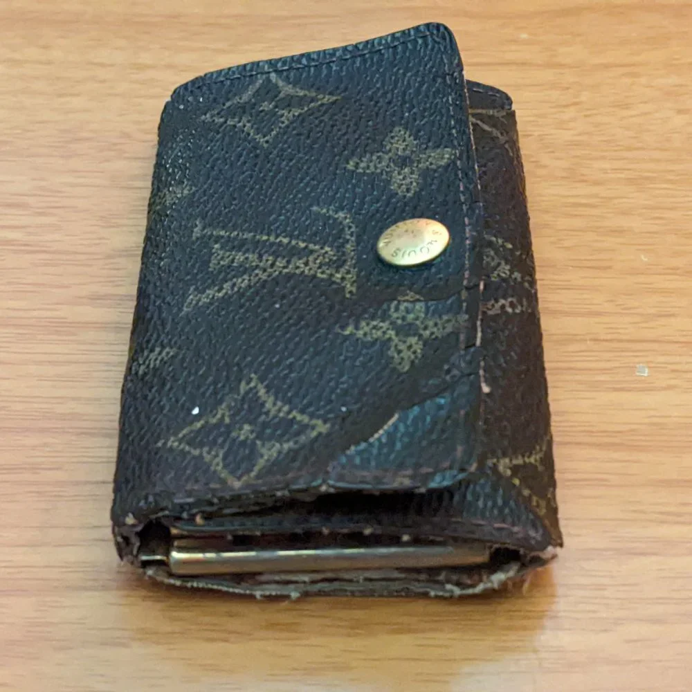 Louis Vuitton Monogram Key Holder/Wallet #1639***